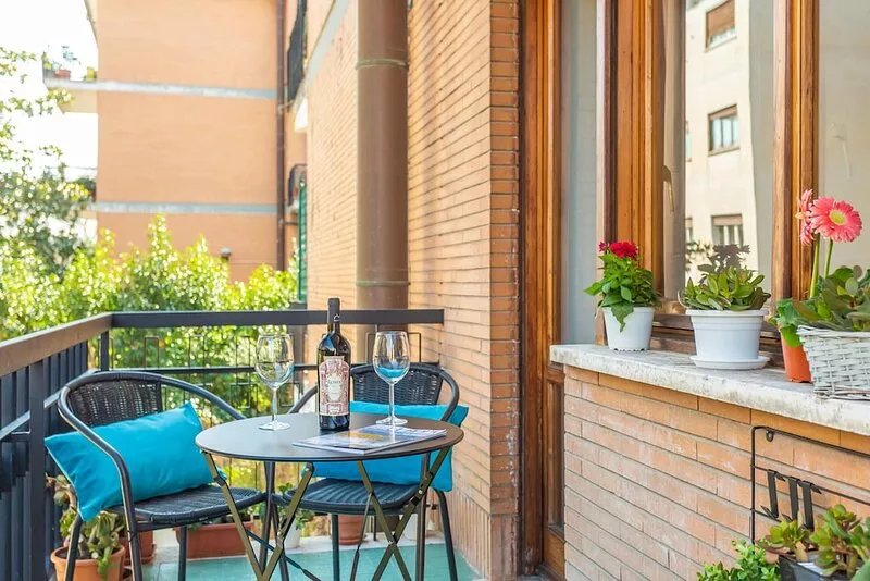 St. Peter’s Quiet and Cozy 2 BDR apartment with Garage