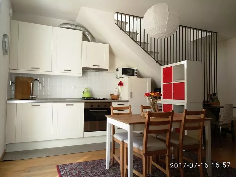 In Florence, sunny and beautiful two-story flat, well connected to the center