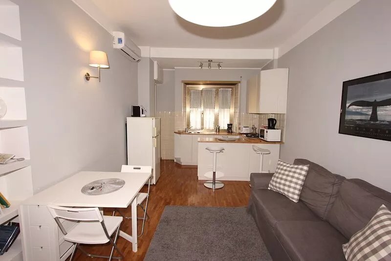 An Affordable small apartment near Trastevere Train Station