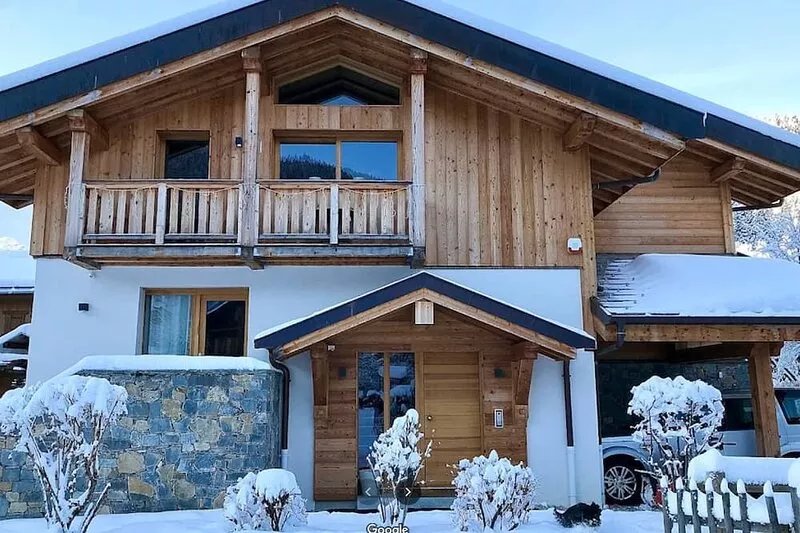 Roches Noires Prestigious 5* chalet in central Morzine