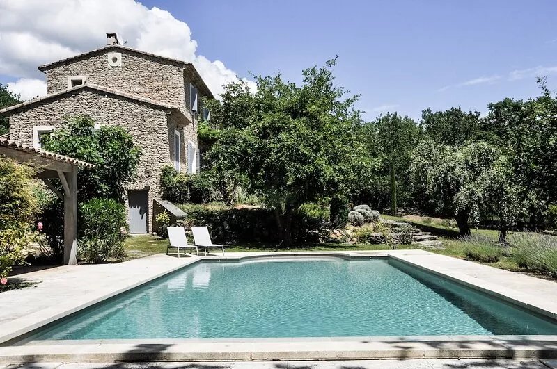 Provencal villa, stylish and quiet location in the beautiful Luberon