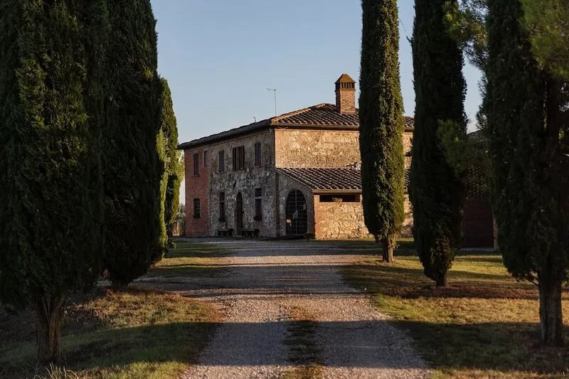 Beautiful farmhouse nestled in very sweet hills just a few minutes from Siena