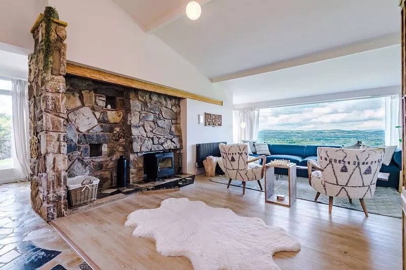 Incredible Snowdonia views from luxury retreat w/hot tub & games room