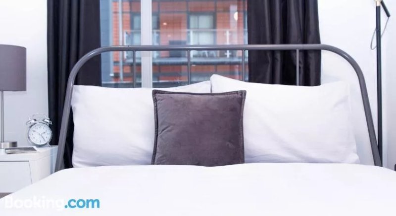 Double Bed + Private Bathroom In Manchester City Centre.
