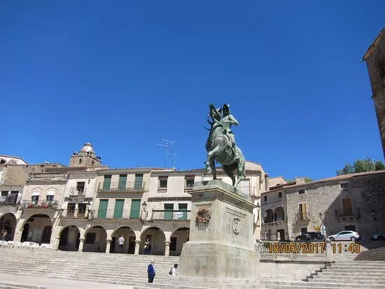 Estatua Ecuestre de Francisco Pizarro