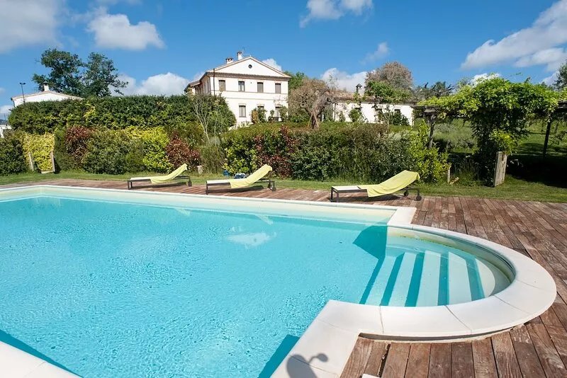 COUNTRY COTTAGE 10 KM FROM THE BEACHES OF THE CONERO AND THE CENTER OF THE