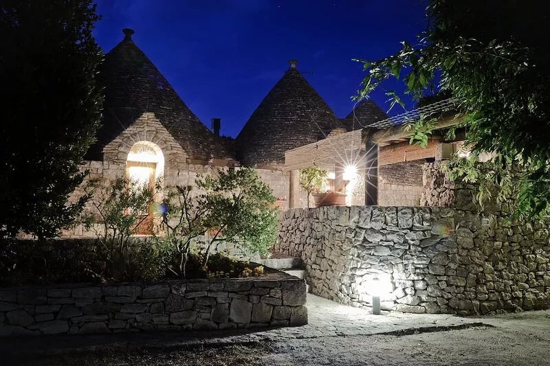 trullo with 3 bedrooms and two bathrooms