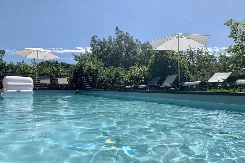 Jewel of the Basque Country: Between swimming pool and beaches, Ultra-equipped