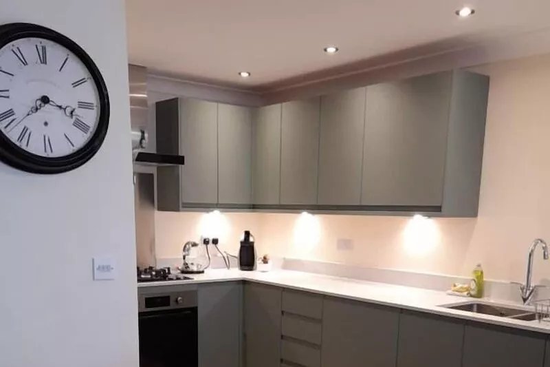 Great dog friendly 2 bed apartment close to village and beach.