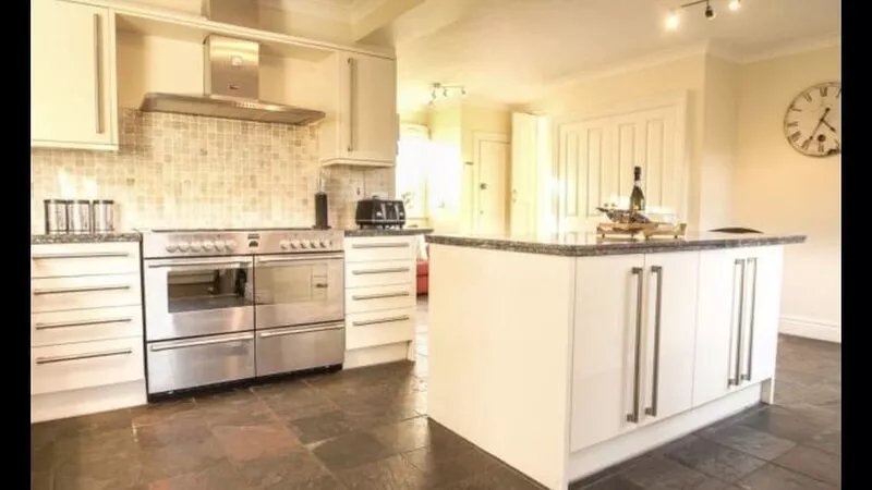 Spacious 5 bedroom Southwold home, all en-suite, close to pier and town