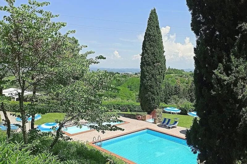 Casa Bonaventura E: A welcoming two-story villa in the characteristic style of
