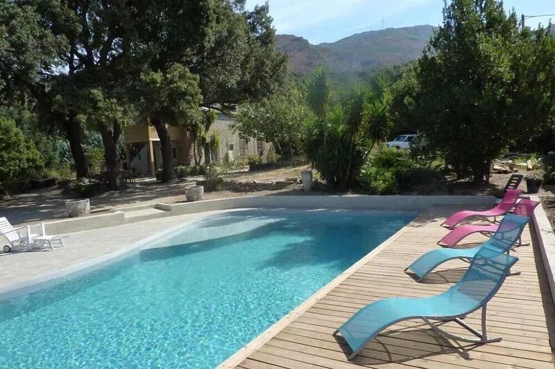 COTTAGE IN FORMER WINE CELLAR WITH SWIMMING POOL Saint Florent