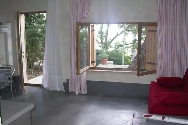Charming Mazet, completely renovated, very quiet, in pine forest, near the