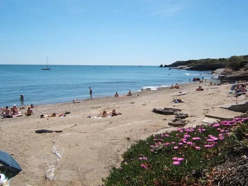 Agde-'Black Pearl of the Med'- Spacious River Town House, Sunny Roof Terrace