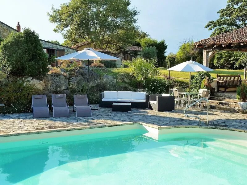 Secluded Perigordine Farmhouse in Monbazillac, Near Bergerac. Large Heated Pool.