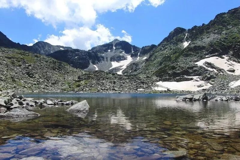 1 bed apartment in Borovets, 150m from the gondola, views down the valley