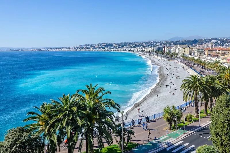 Lower house 2 rooms with terrace, entirely renovated, 200m from the beach