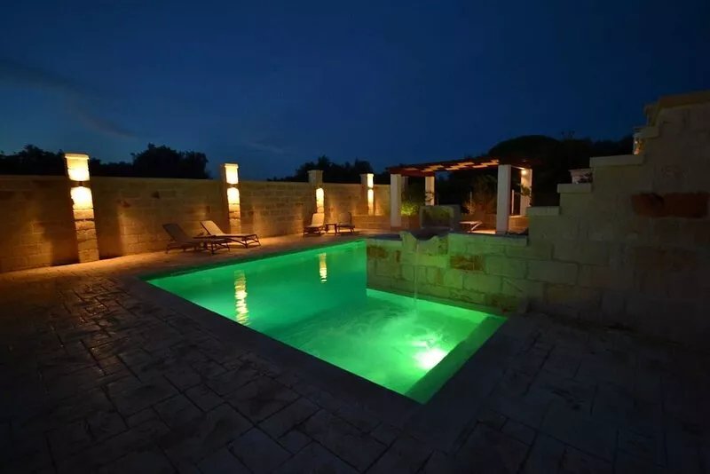 Luxury 5 bedroom traditional Villa with modern furnishings private pool & garden