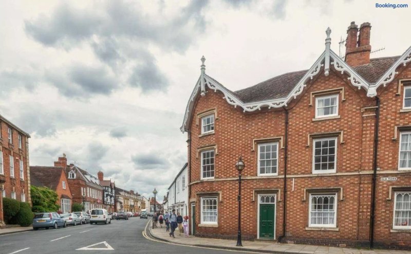 Luxury Town Centre Apartment