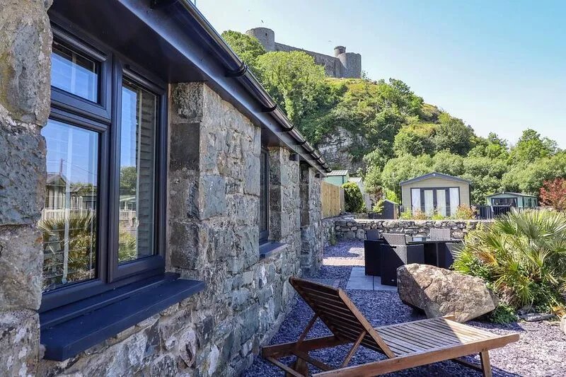 TAN LLECH, pet friendly, with a garden in Harlech