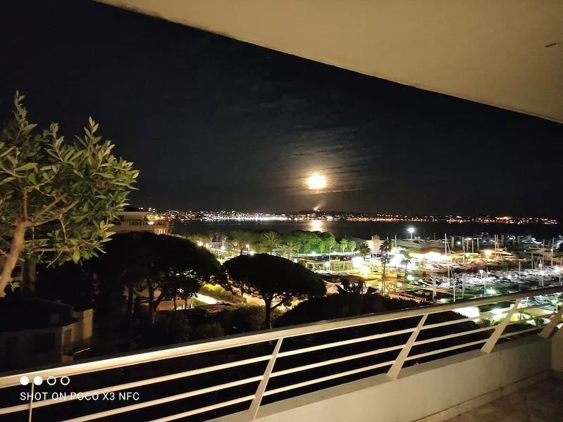 Terrassse on the top floor, view of the bay.