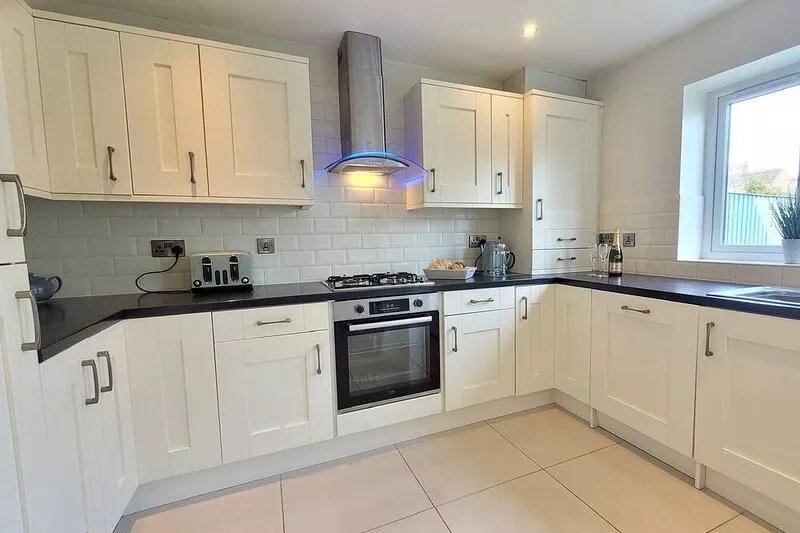 Alba House - Sleeps 8 with 2 Car Parking and Garden - 10 minute stroll into York