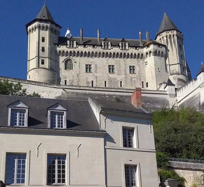 EXCEPTIONAL - LARGE DUPLEX AT THE FOOT OF SAUMUR CASTLE