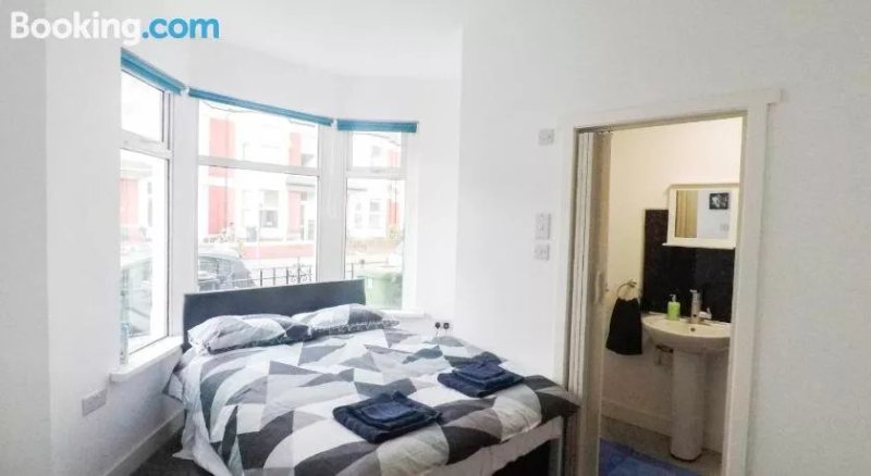 Double Rooms 20min Walk To Cardiff City