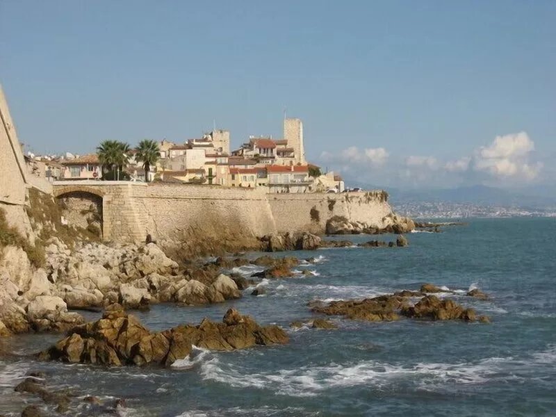 Golfe Juan F2 new in FRONT DE MER