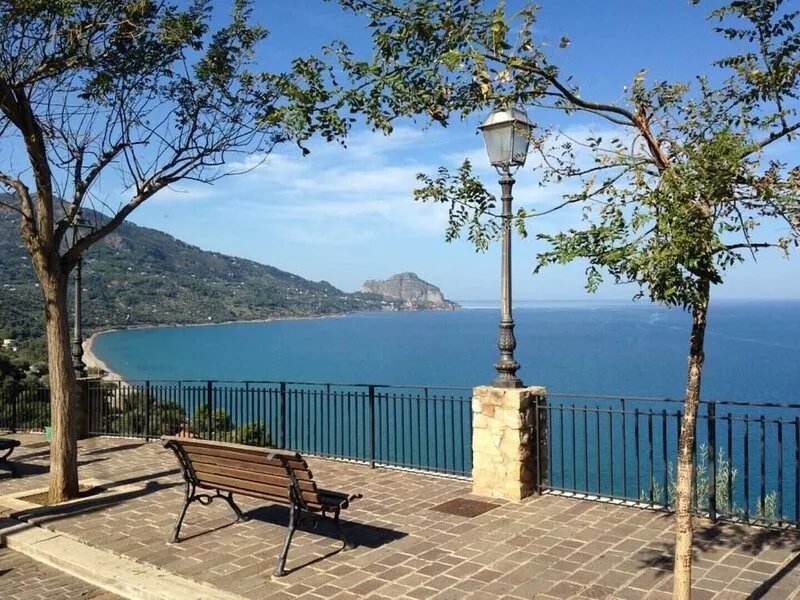 Apartment in villa with swimming pool in Cefalù, view of the Bay, Blue Apartment