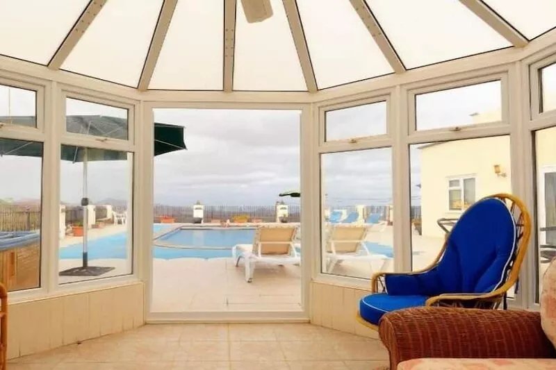 Luxury Apartment with Pool, Hot Tub, and Free Accommodation Insurance,