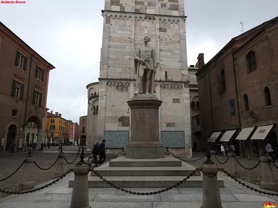 Monumento ad Alessandro Tassoni