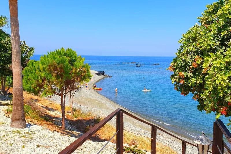 Front beach 3 bedrooms VIlla, huge heated swimming pool 15X5X10 meters L shape