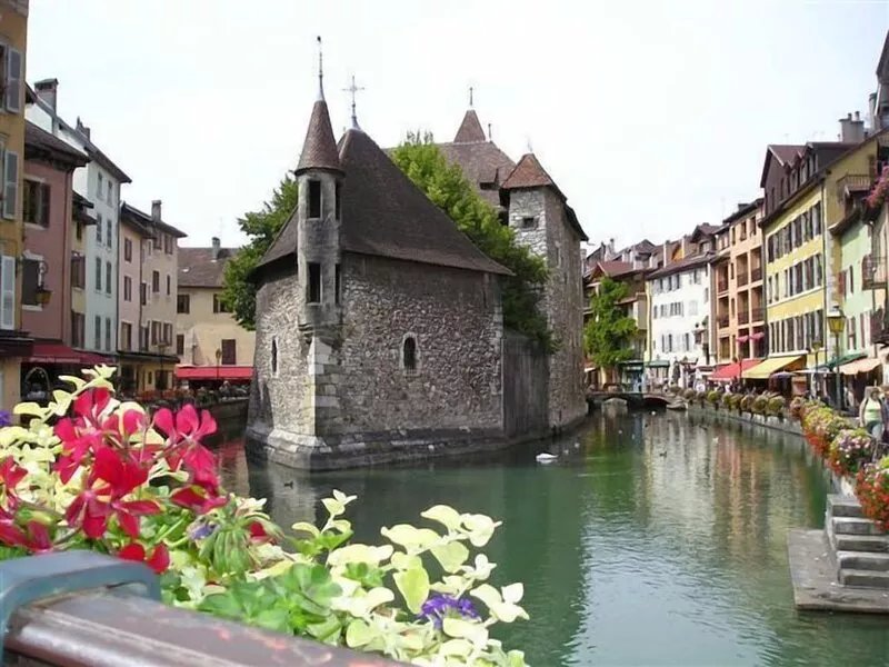 Villa Haute Savoie (Chessenaz), garden, balcony, near Annecy & Geneva. Calm.