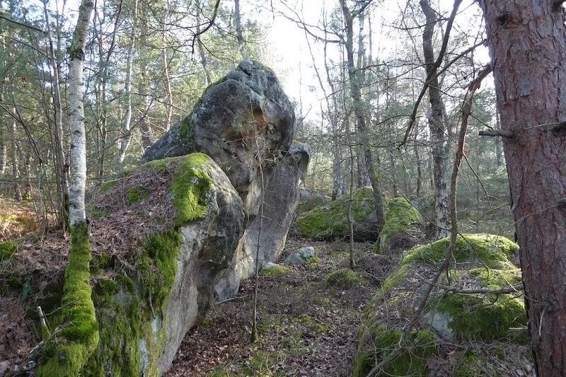 FOR NATURE LOVERS, HIKING, BOULDERING AND CULTURE ADDICTS !