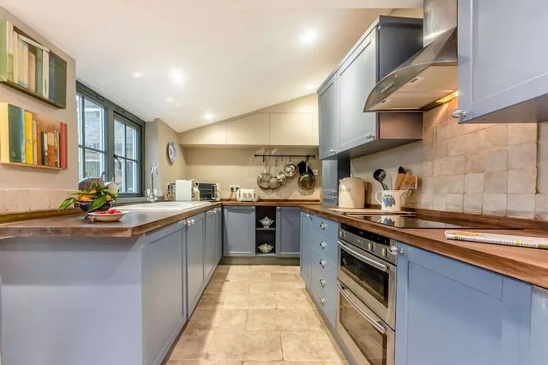 Stylish dog friendly holiday cottage in the Cotswolds - Lilly Bee Cottage