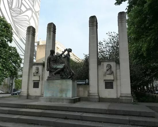 Memorial Aux Bourgmestres Charles Buls Et Emile Demot
