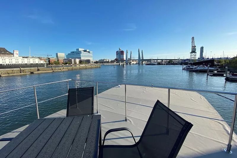Houseboat KUNGSVIKEN with roof terrace in the center of Gothenburg