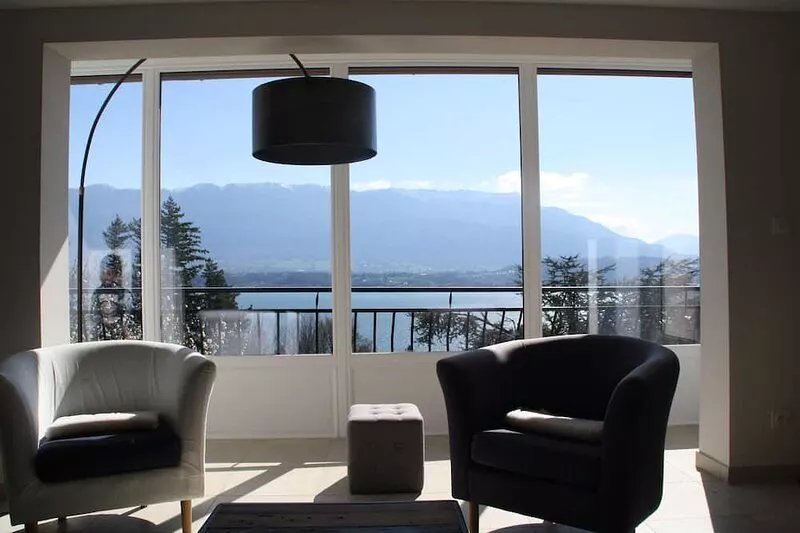 "LA PARENTHESE" charming rental lake and mountain view