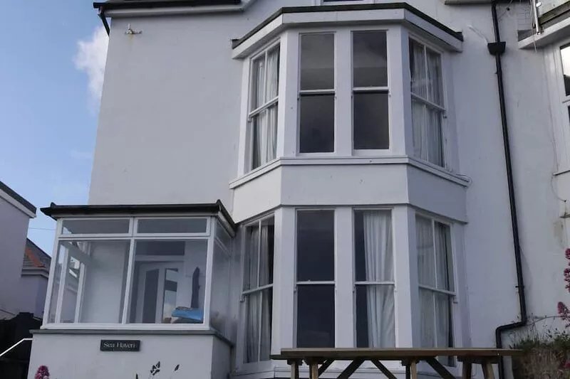 Perfectly Located for a Wonderful Sea View