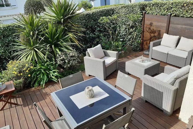 Apartment in small residence 300 m from beach and town center