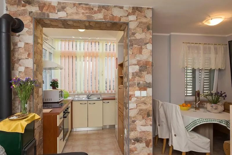Apartment Lolo - Two Bedroom Apartment with Loggia and Street View