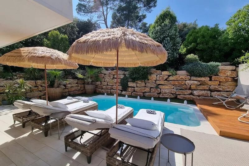 Designer and family architect house heated pool