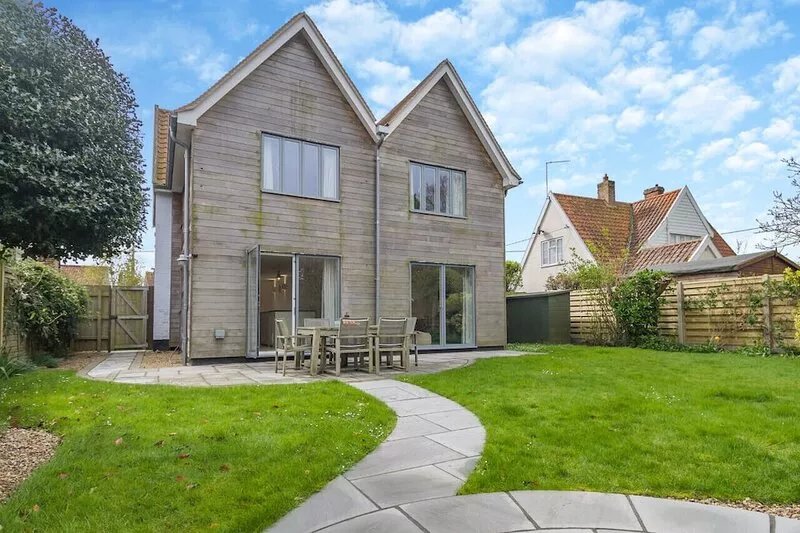 Pembroke Cottage - Four Bedroom House, Sleeps 6