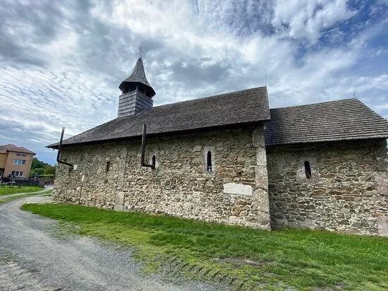 Biserica Sfantul Nicolae din Lesnic