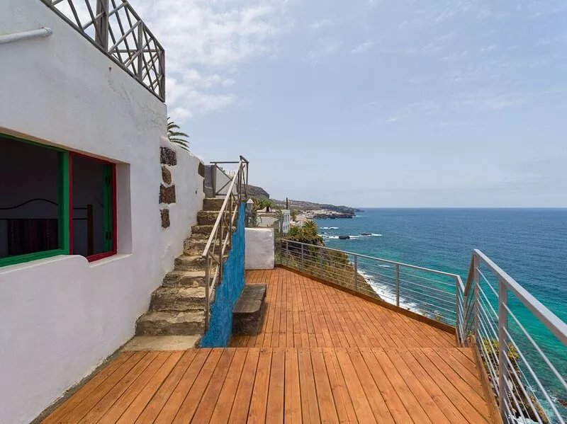 Traditional Canarian house, waterfront.