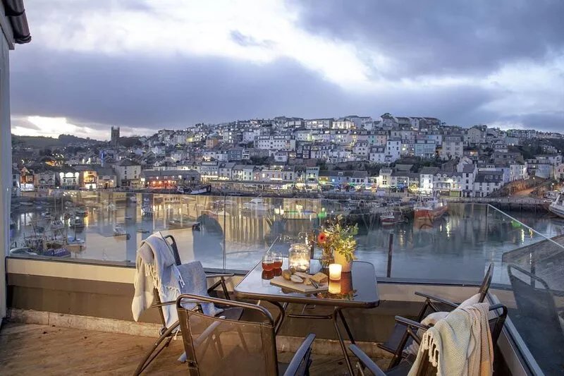 Kings Quay -  a house that sleeps 6 guests  in 3 bedrooms