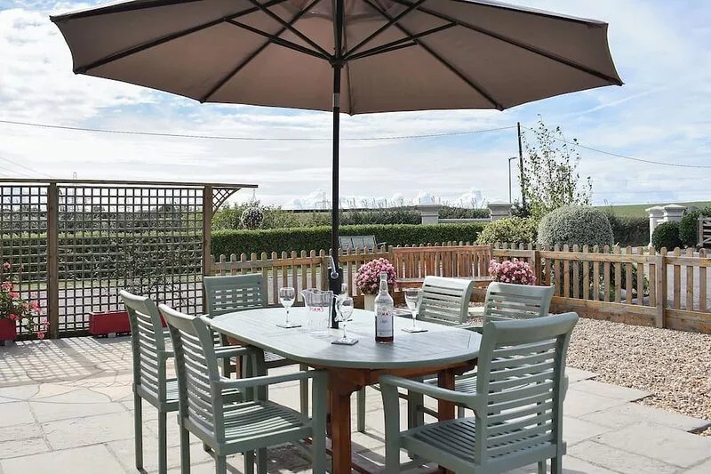 With wonderful views, this property is within easy reach of Weymouth and its