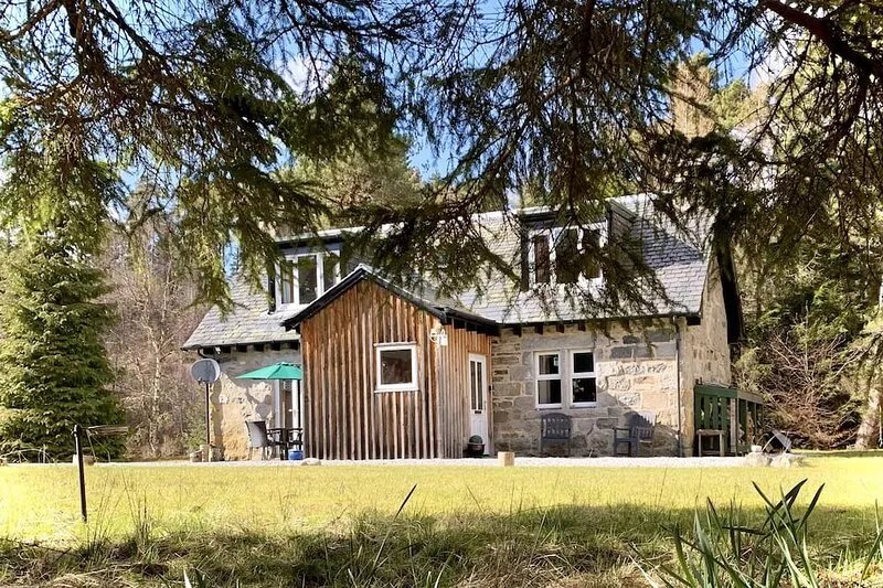 FEAGOUR, family friendly, with open fire in Laggan
