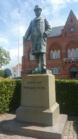 Amtmand Greve L.F.H. Brochenhuus Schack